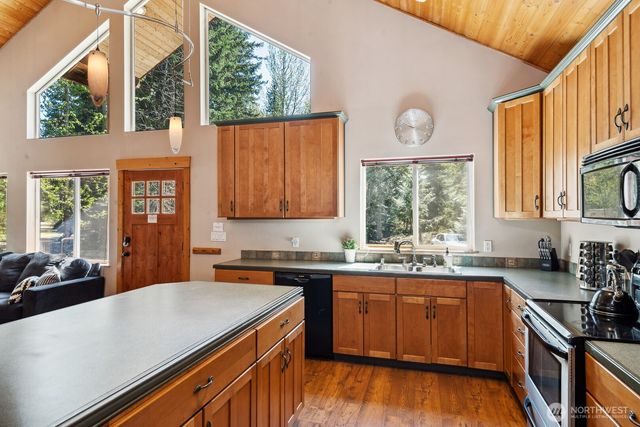 251 Kachess River Road, Easton, WA 98925