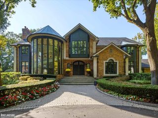 17455 Iris Circle, Clinton Twp, MI 48036