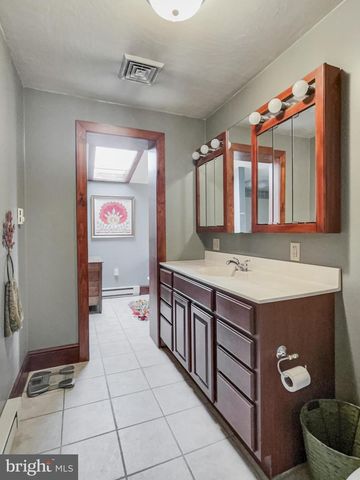 4125 W MARKET ST, York, PA 17408