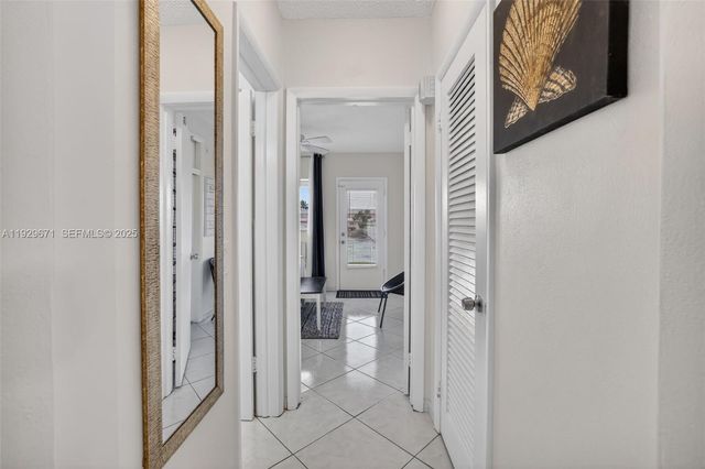 800 SW 10th Ter 4T, Hallandale Beach, FL 33009