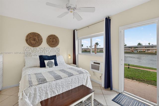 800 SW 10th Ter 4T, Hallandale Beach, FL 33009