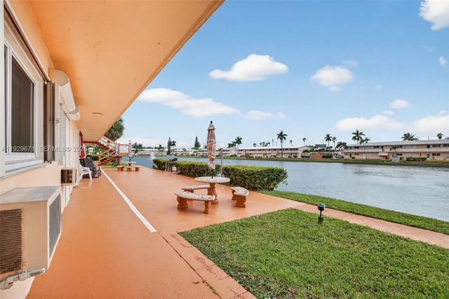800 SW 10th Ter 4T, Hallandale Beach, FL 33009