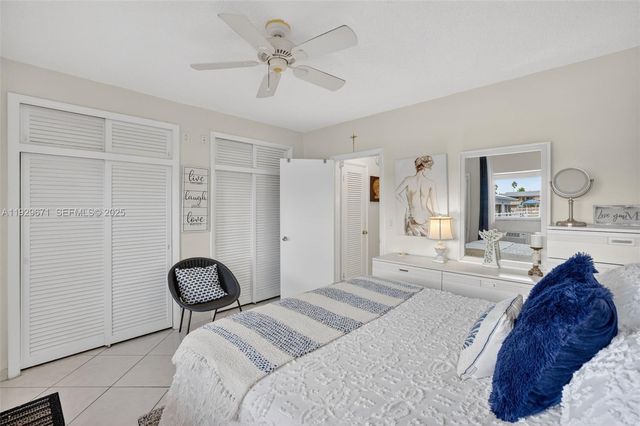 800 SW 10th Ter 4T, Hallandale Beach, FL 33009