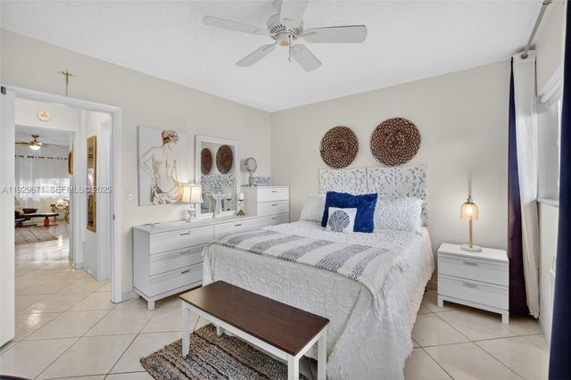 800 SW 10th Ter 4T, Hallandale Beach, FL 33009