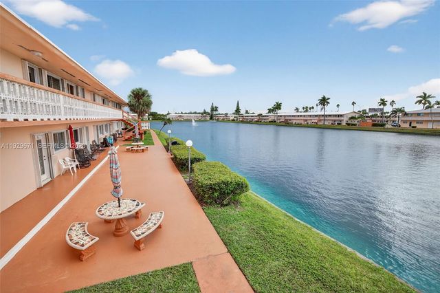 800 SW 10th Ter 4T, Hallandale Beach, FL 33009