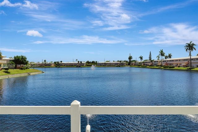 800 SW 10th Ter 4T, Hallandale Beach, FL 33009