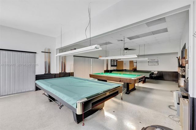 800 SW 10th Ter 4T, Hallandale Beach, FL 33009