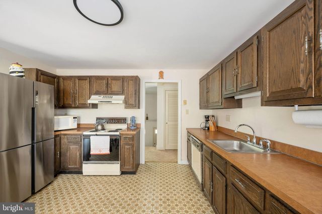 279 HARBOR DR, Reedville, VA 22539