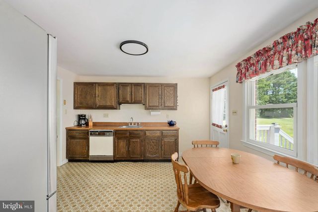 279 HARBOR DR, Reedville, VA 22539