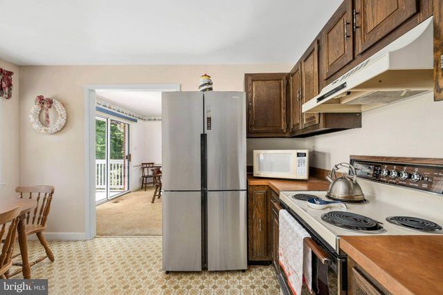 279 HARBOR DR, Reedville, VA 22539