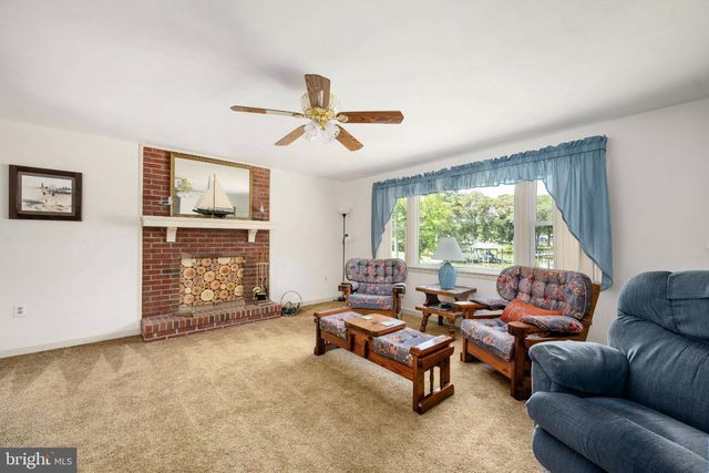 279 HARBOR DR, Reedville, VA 22539