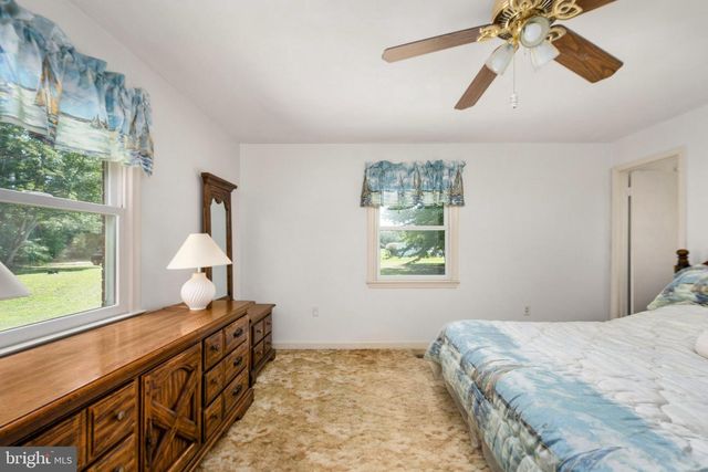 279 HARBOR DR, Reedville, VA 22539