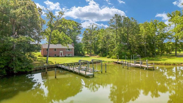 279 HARBOR DR, Reedville, VA 22539