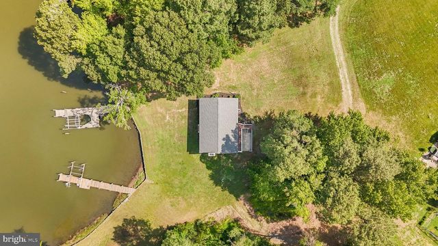 279 HARBOR DR, Reedville, VA 22539