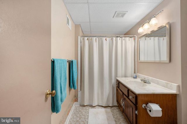 279 HARBOR DR, Reedville, VA 22539