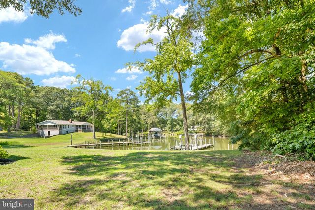 279 HARBOR DR, Reedville, VA 22539