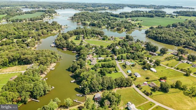 279 HARBOR DR, Reedville, VA 22539
