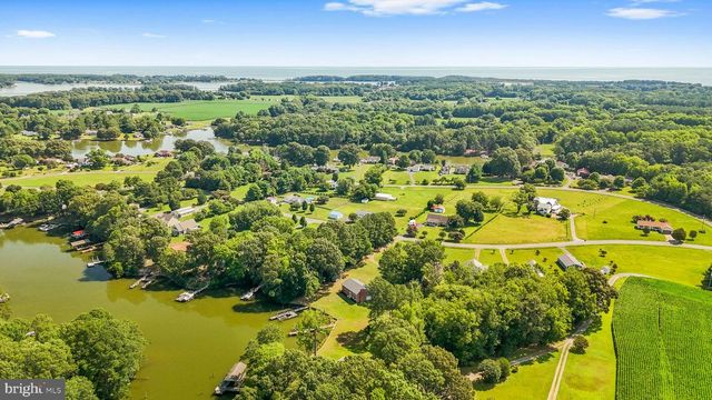 279 HARBOR DR, Reedville, VA 22539