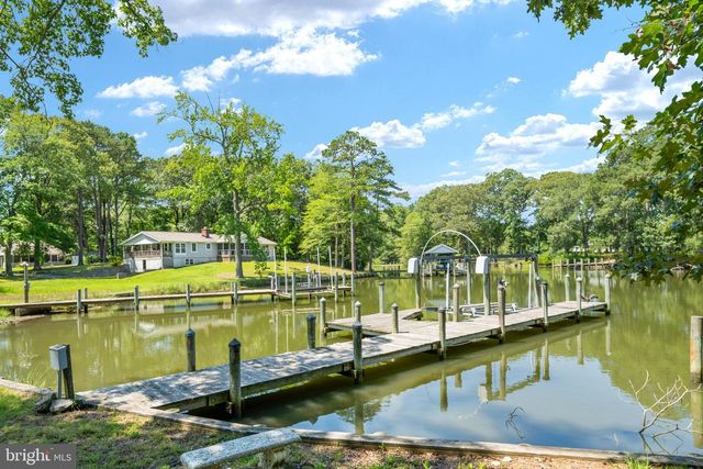 279 HARBOR DR, Reedville, VA 22539