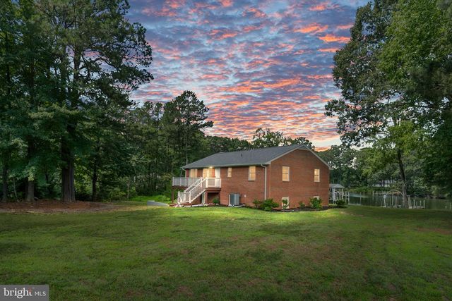 279 HARBOR DR, Reedville, VA 22539