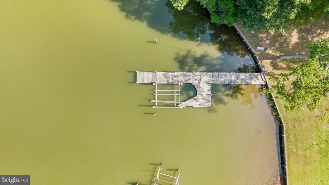 279 HARBOR DR, Reedville, VA 22539