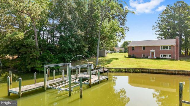 279 HARBOR DR, Reedville, VA 22539