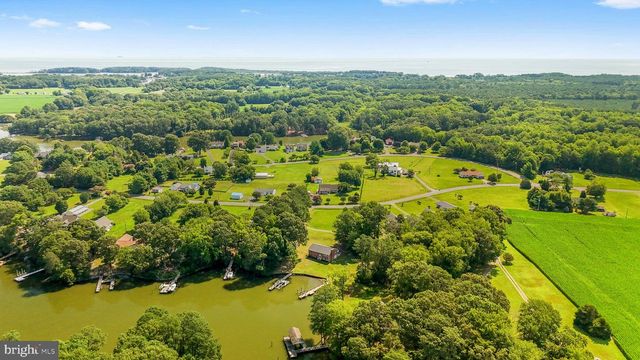279 HARBOR DR, Reedville, VA 22539