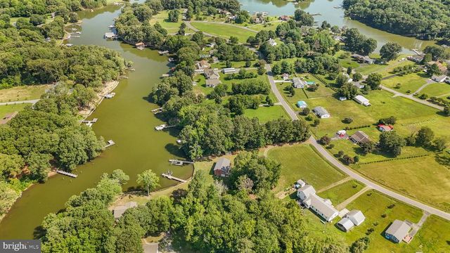 279 HARBOR DR, Reedville, VA 22539