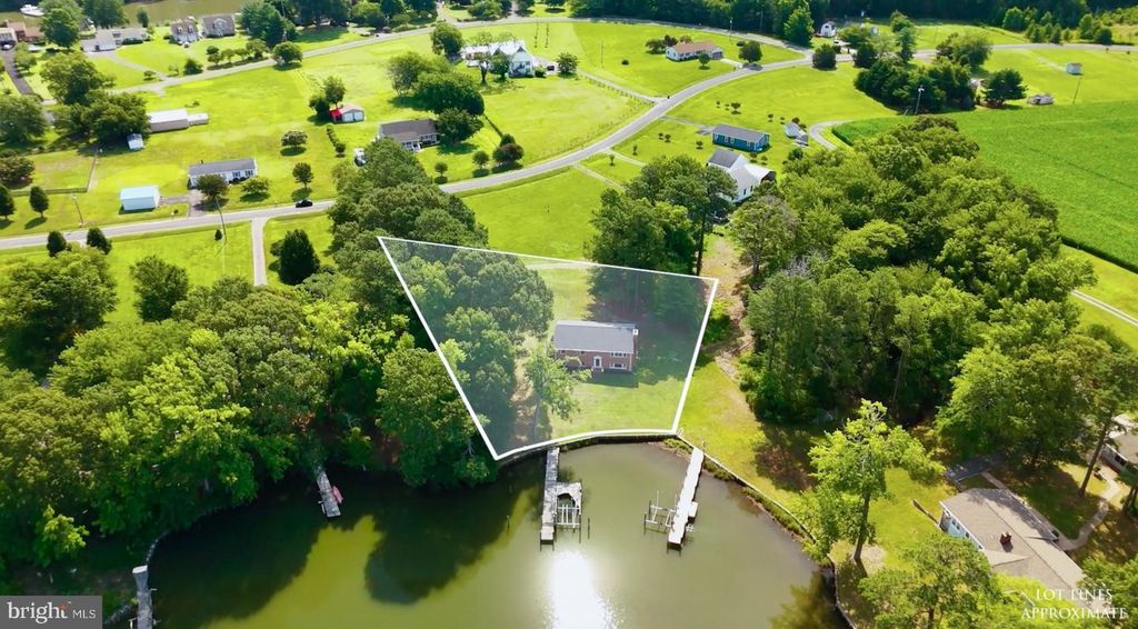279 HARBOR DR, Reedville, VA 22539