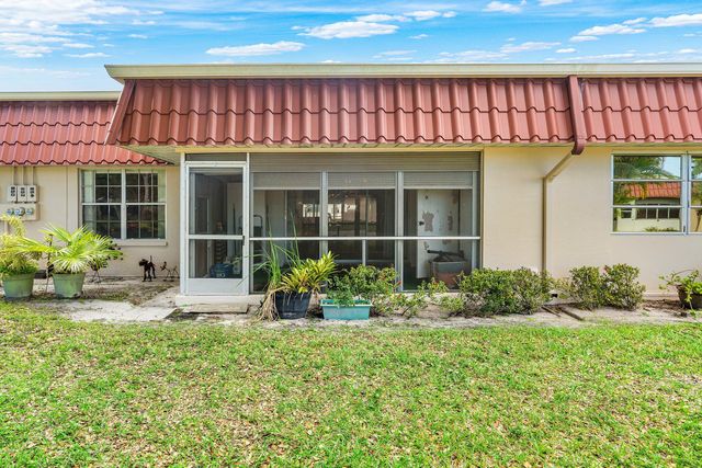852 Salem Lane, Lake Worth, FL 33467