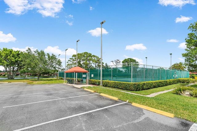 852 Salem Lane, Lake Worth, FL 33467