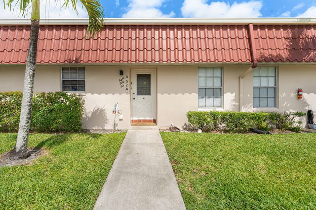 852 Salem Lane, Lake Worth, FL 33467