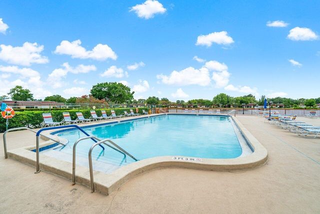 852 Salem Lane, Lake Worth, FL 33467