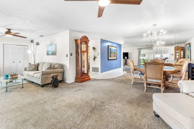 852 Salem Lane, Lake Worth, FL 33467