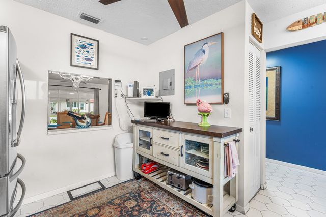 852 Salem Lane, Lake Worth, FL 33467