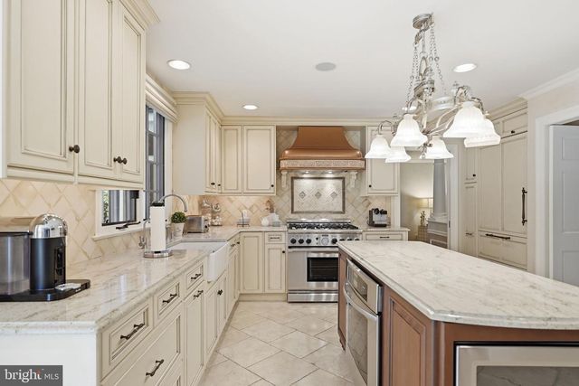 13004 N COMMONS WAY, Rockville, MD 20854