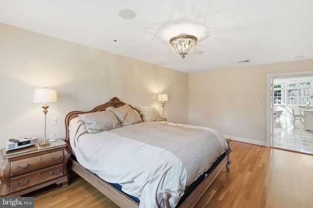 13004 N COMMONS WAY, Rockville, MD 20854