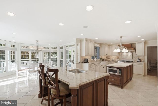 13004 N COMMONS WAY, Rockville, MD 20854