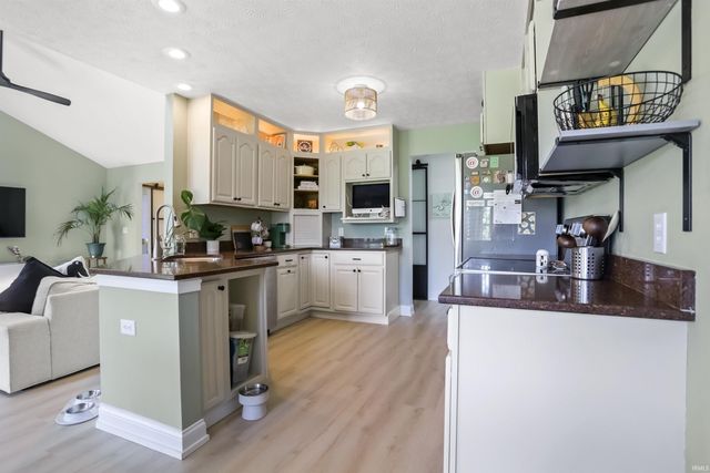 3511 Keystone Hills Drive, Evansville, IN 47711