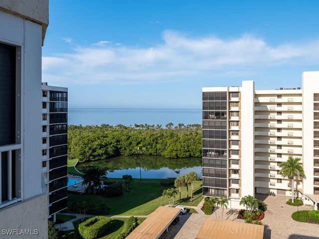 21 Bluebill AVE 1006, Naples, FL 34108