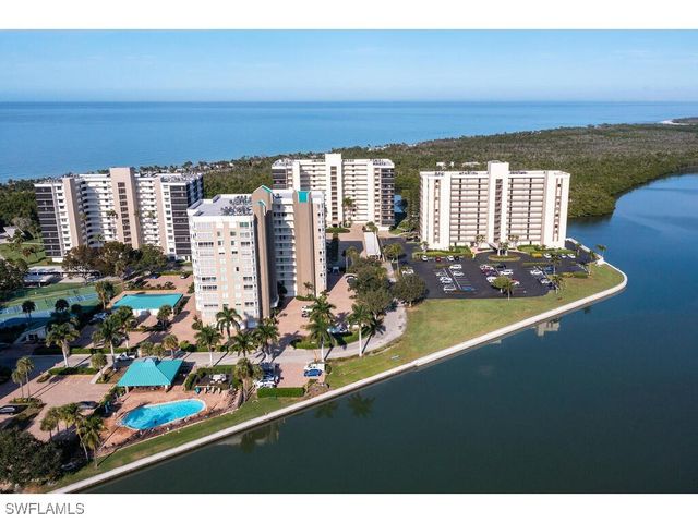 21 Bluebill AVE 1006, Naples, FL 34108