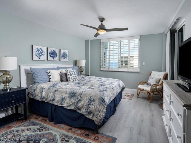 21 Bluebill AVE 1006, Naples, FL 34108