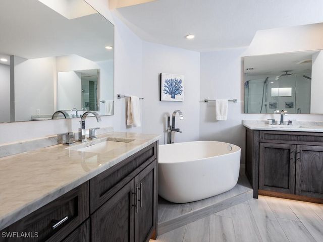 21 Bluebill AVE 1006, Naples, FL 34108