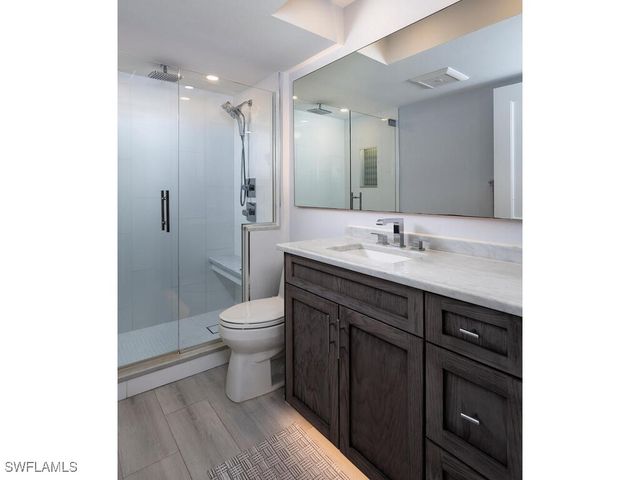 21 Bluebill AVE 1006, Naples, FL 34108