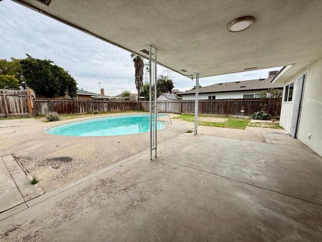 4382 N Crystal Avenue, Fresno, CA 93705