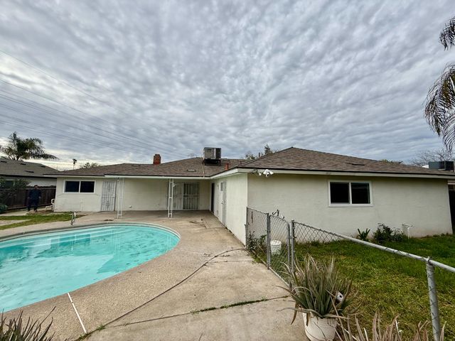 4382 N Crystal Avenue, Fresno, CA 93705