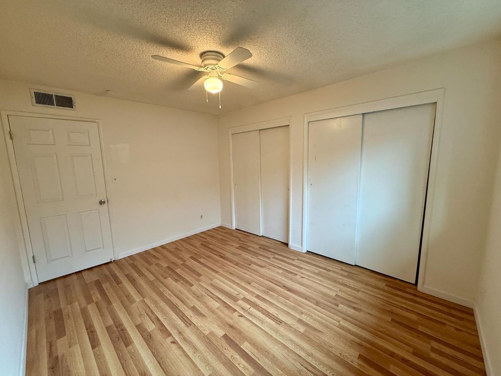 Image 12 of property listing at 4382 N Crystal Avenue, Fresno, CA 93705