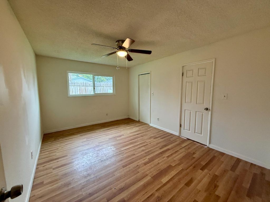 Image 17 of property listing at 4382 N Crystal Avenue, Fresno, CA 93705