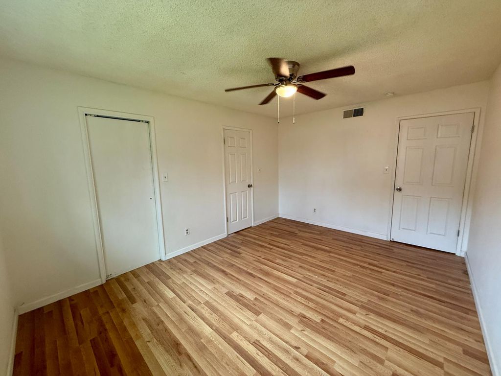 Image 18 of property listing at 4382 N Crystal Avenue, Fresno, CA 93705