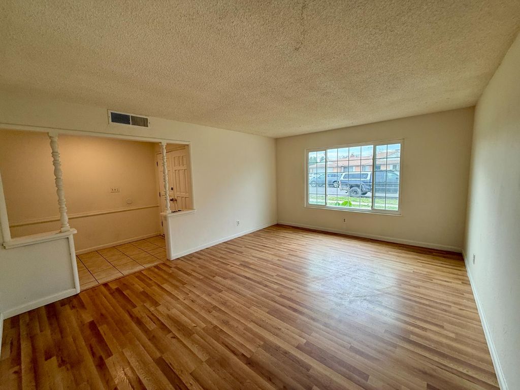 Image 3 of property listing at 4382 N Crystal Avenue, Fresno, CA 93705